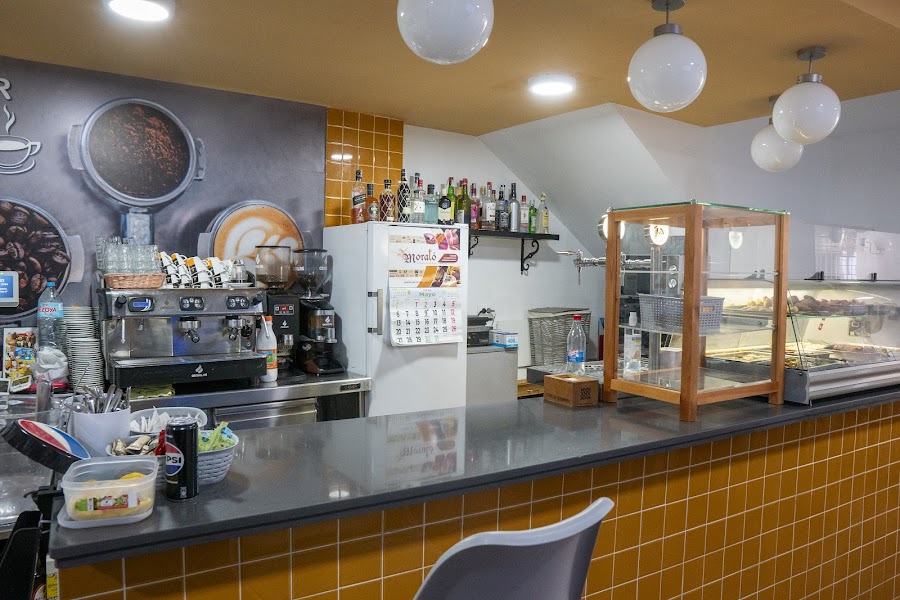 CAFETERÍA CERVECERÍA JULIA CHIVA