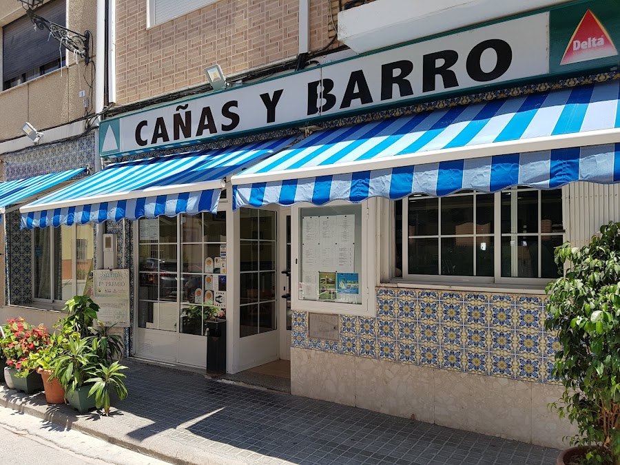 Cañas y Barro