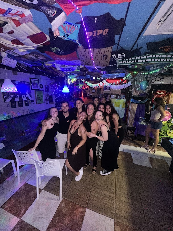 FICUS KARAOKE & COCKTAILS