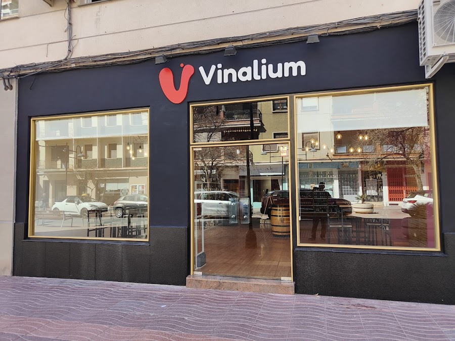 Vinalium Canals