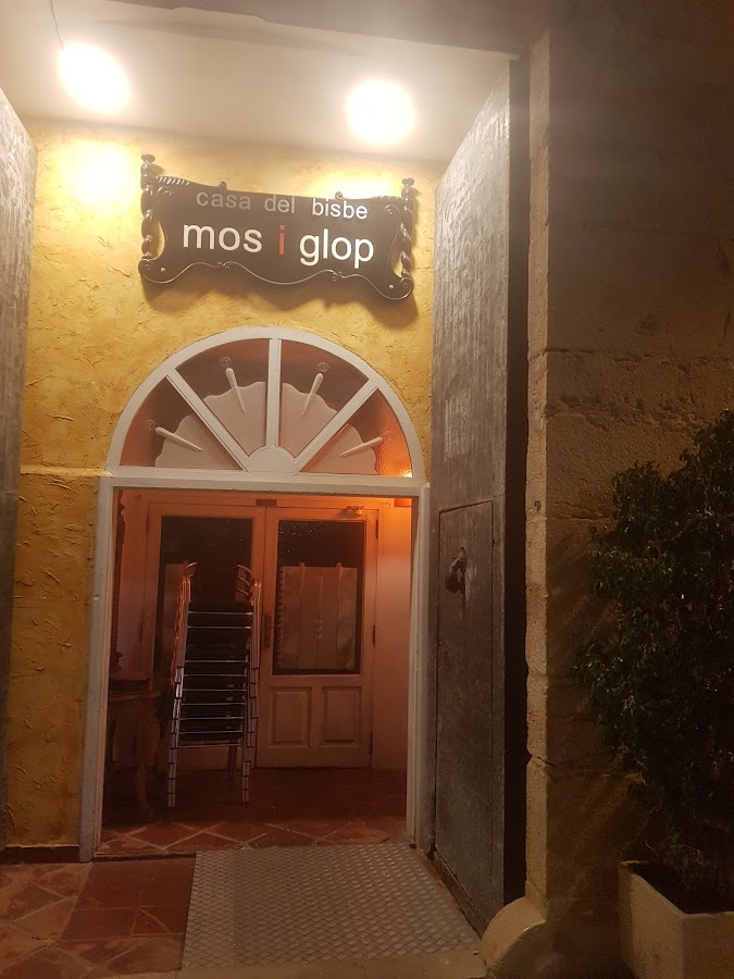 Casa del bisbe, mos i glop